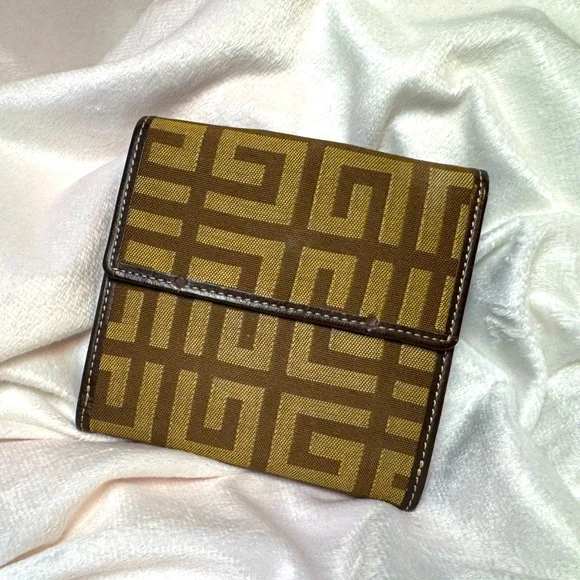 Givenchy VNTG Monogram Wallet CD 1013 - Picture 2 of 12